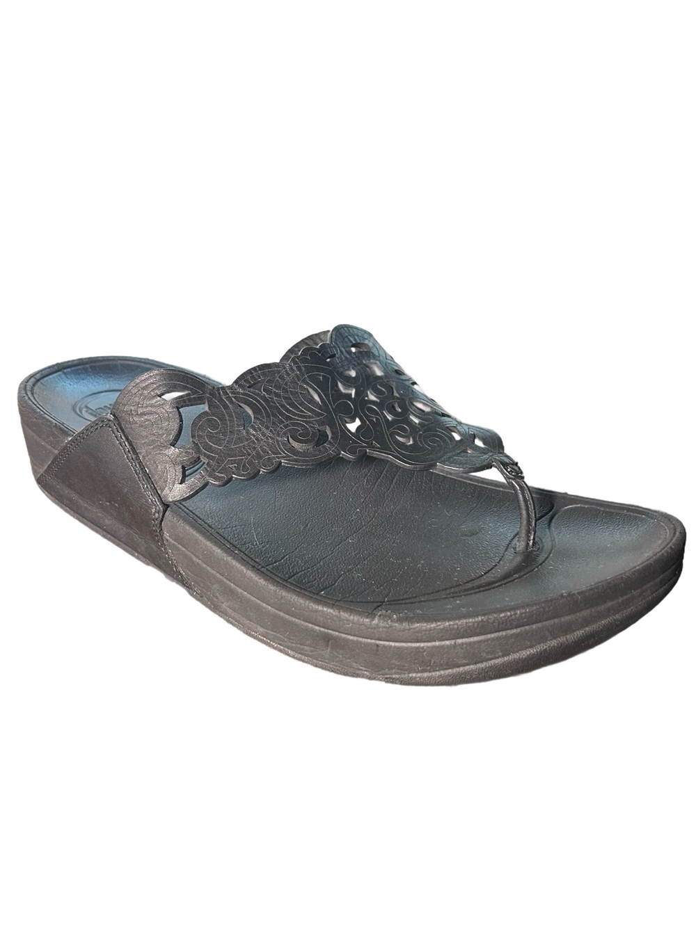FitFlop Sandal Size 10 Flora Black Leather Thong Swirling Laser Cut Vamp